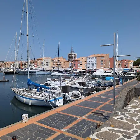 Entre Et Port Du Cap Agde